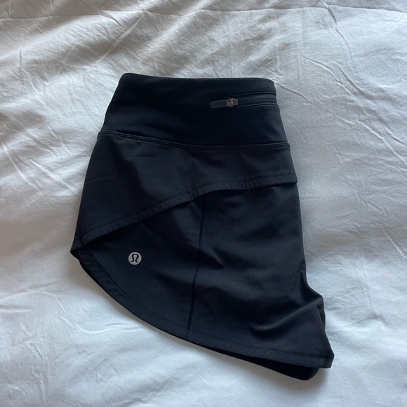 Lululemon black speed up shorts 2.5” - Picture 2 of 3